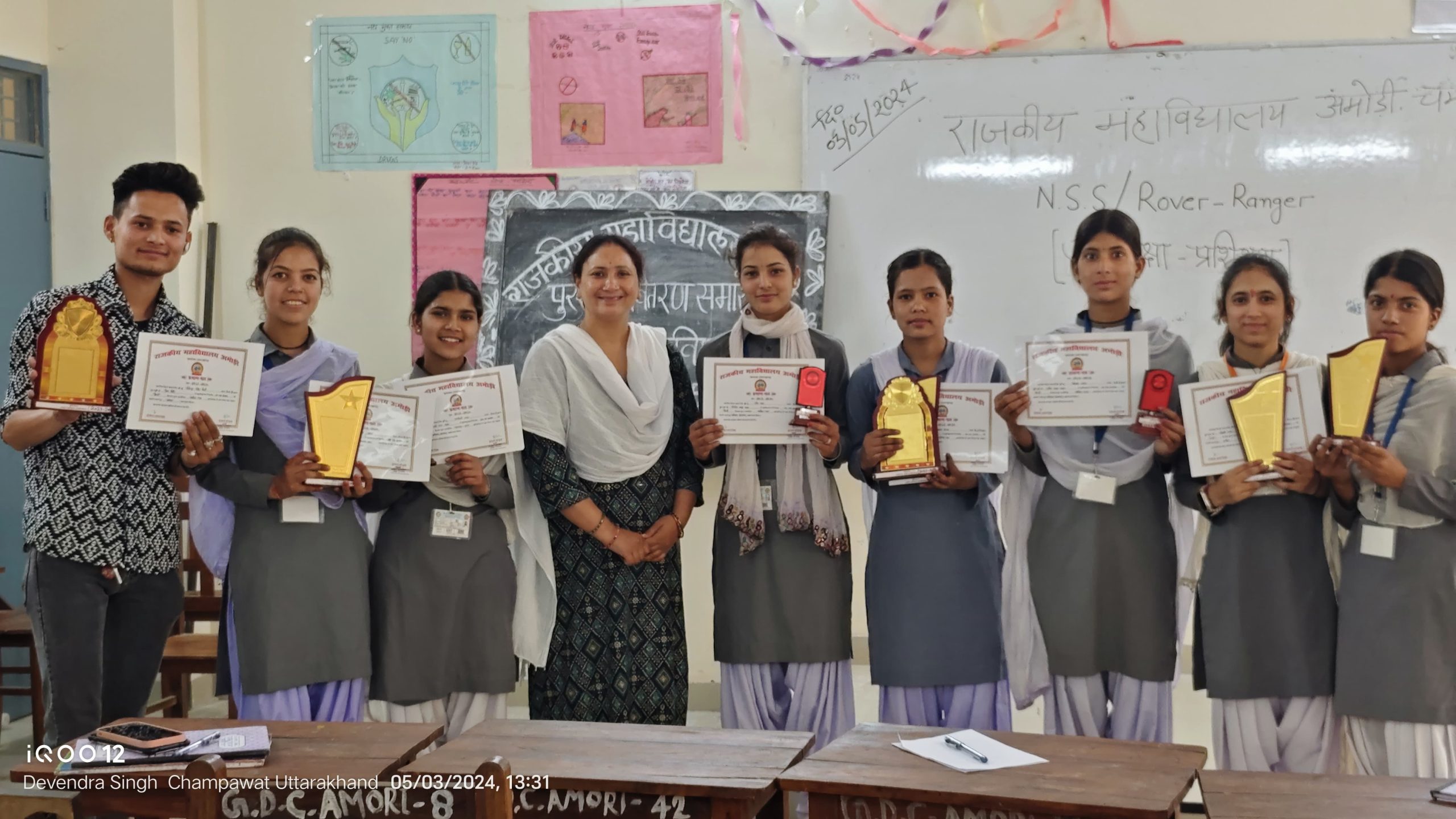 दिनांक 03-05-2024:हिन्दी विभाग परिषदीय गतिविधियों में हिन्दी सामान्य ज्ञान, कविता पाठ प्रतियोगिता में प्रथम, द्वितीय, तृतीय स्थान प्राप्तकर्ता छात्र/छात्राओं को अलंकरण प्रमाणपत्र से सम्मानित किया गया।   डॉ0 रेखा मेहता विभाग प्रभारी